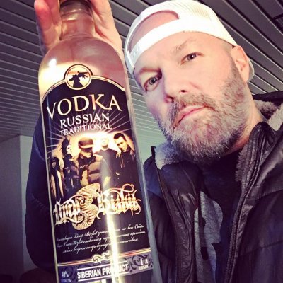 Фреду Дёрсту подарили именную бутылку водки